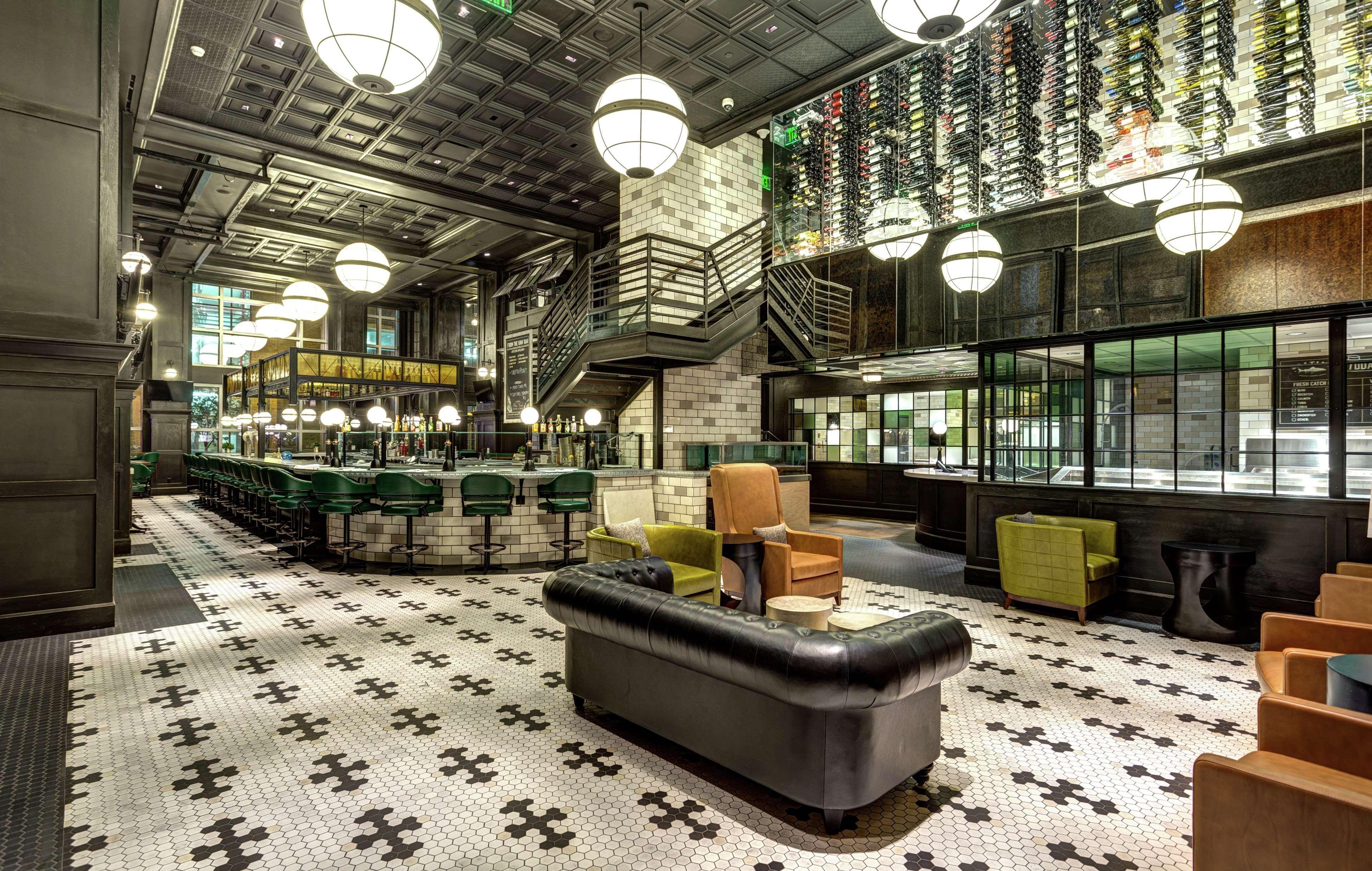 Отель Hilton Norfolk The Main Экстерьер фото