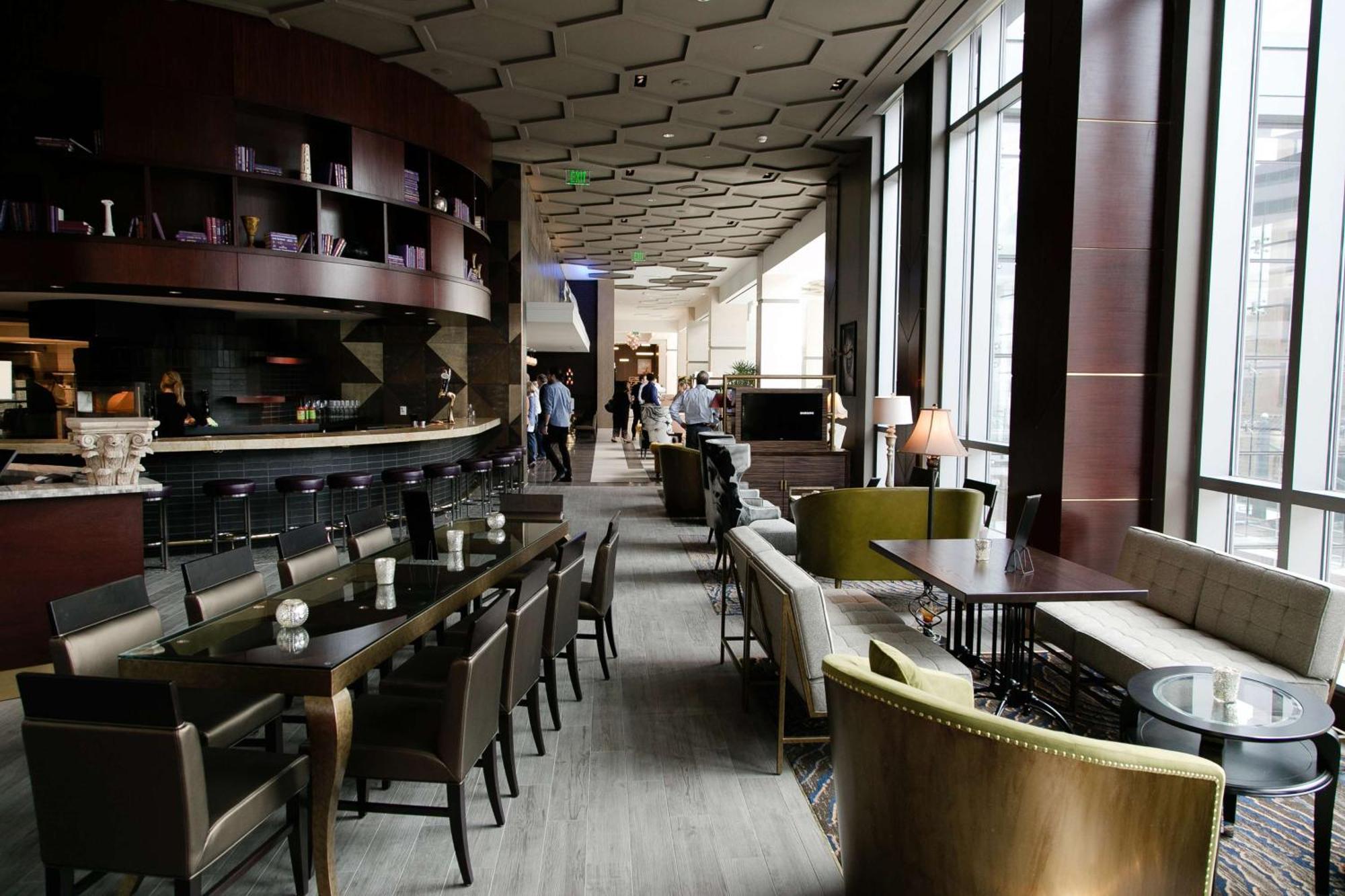 Отель Hilton Norfolk The Main Экстерьер фото