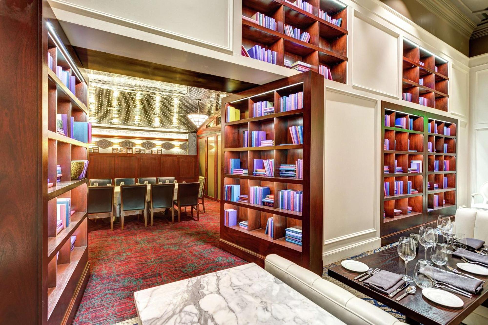 Отель Hilton Norfolk The Main Экстерьер фото